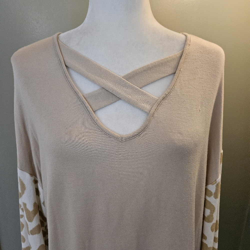 BiBi Beige Criss-Cross Neck Women's Sweater Animal Print Sleeves Medium M - Picture 11 of 11